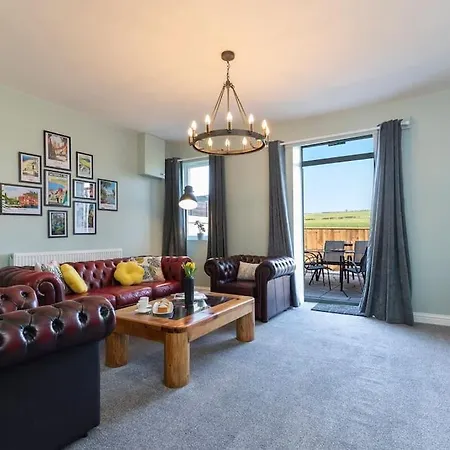 Auckland View - A Comfy & Spacious 4Bed With Views Coundon Exterior photo