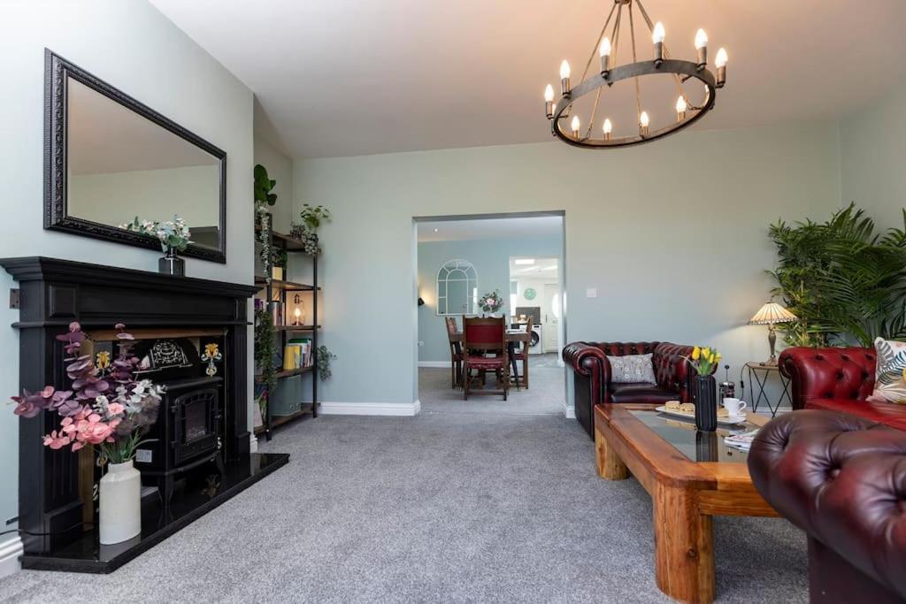 Auckland View - A Comfy & Spacious 4bed With Views Holiday home Coundon