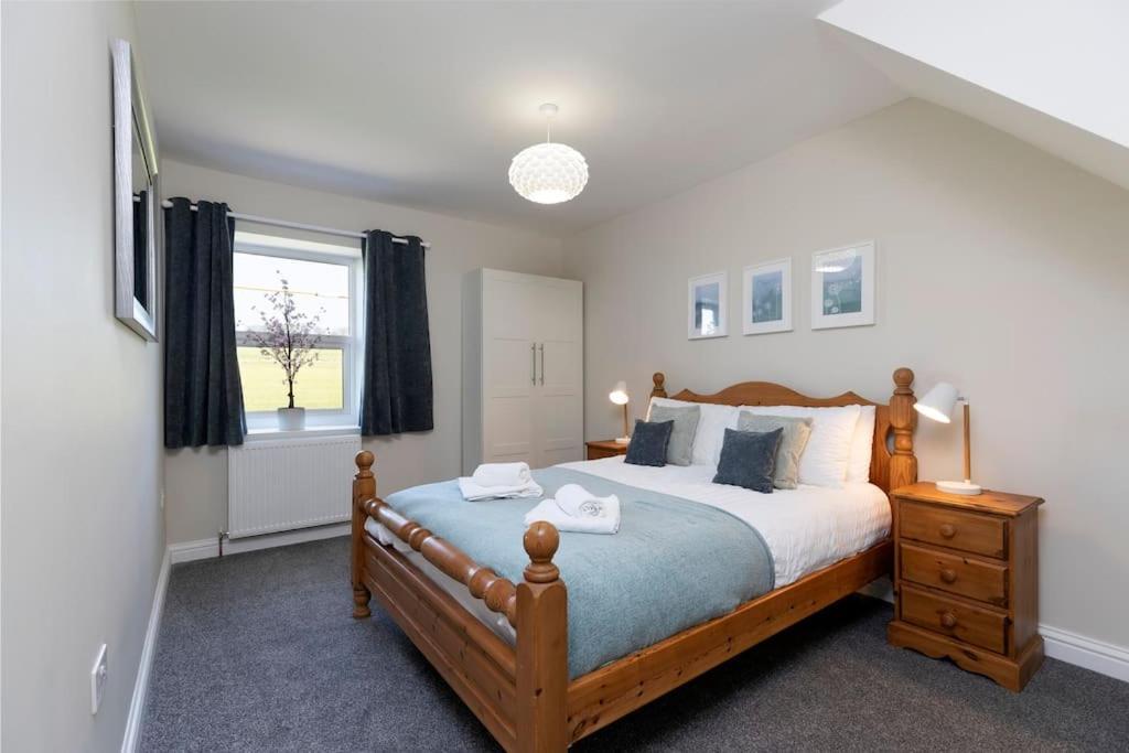Auckland View - A Comfy & Spacious 4bed With Views Holiday home *
